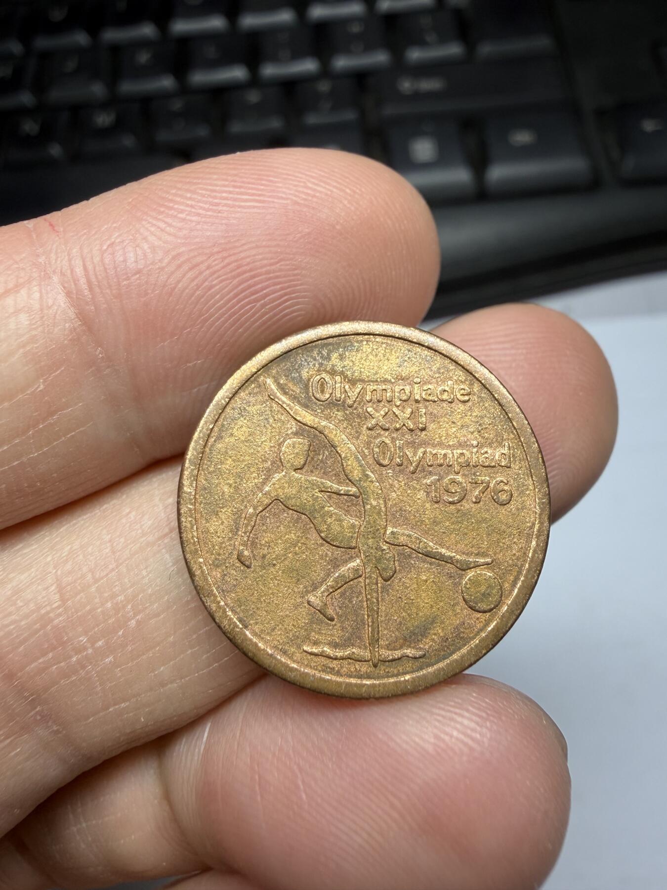 2025年集古藏今外币拍卖第十一期-第7场—（总第297拍），可以寄存60天，满160元包邮。 1986年加拿大纪念章，直径20毫米