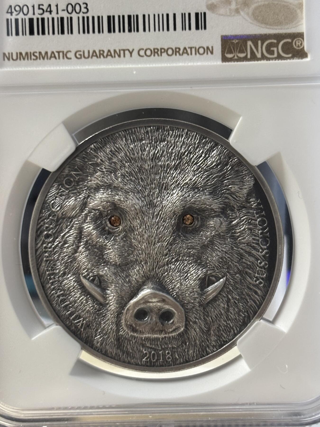 第186期拍卖 蒙古2018年草原动物系列野猪仿古镶嵌水晶纪念银币NGC-MS70,1盎司。999银，发行2500枚