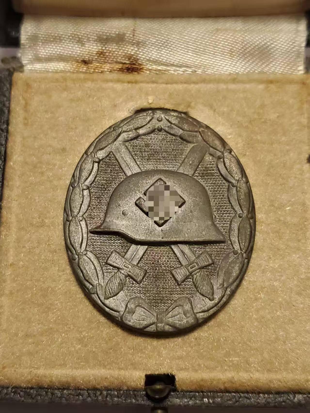 韵星假日拍卖第三十五期 -- Rimey Holidays Auction 34 Nazi德国银级战伤奖章带原盒 26厂带厂标 盒子带bh mayer标 好品 开合正常