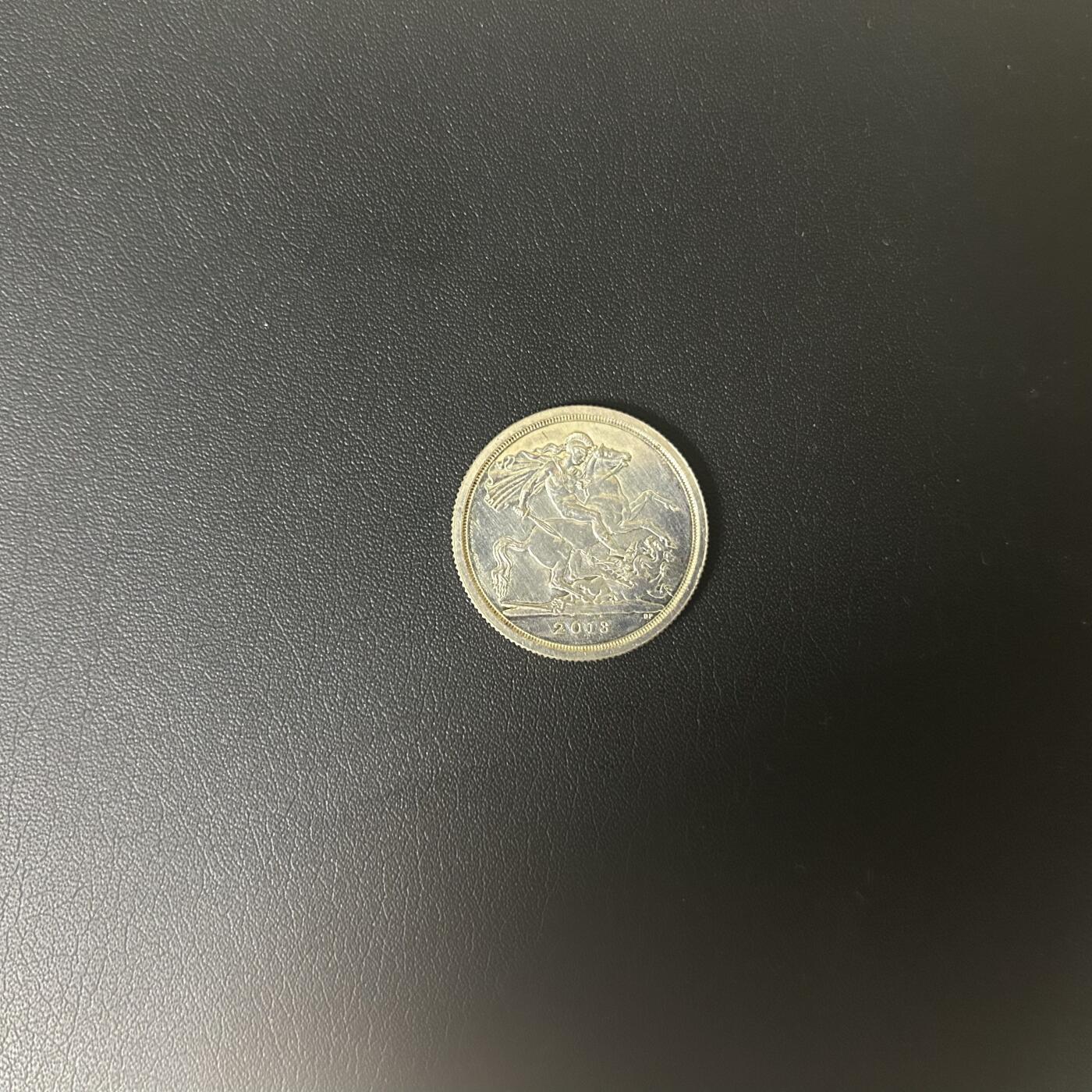 【铜匠收藏】★第135加场★客户代拍 银币场。不寄存，150包邮。不满150元，支付5元运费。《接受代拍 代送NGC评级》 英国2013年马剑20镑乔治小王子诞生银币 15.7g 99.9%银 有氧化