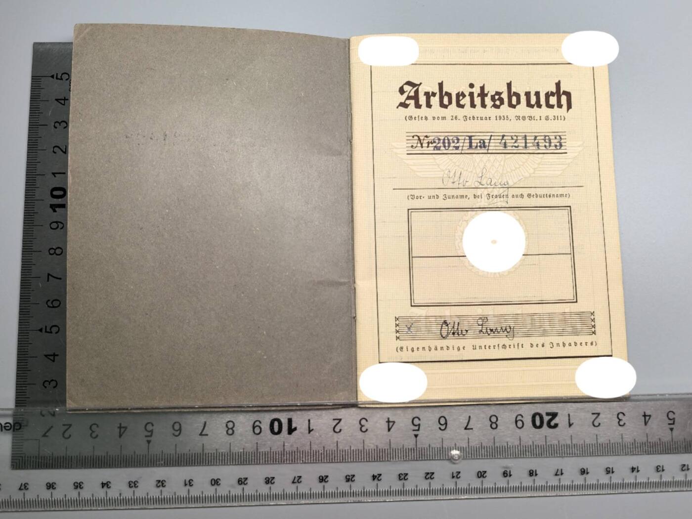 小驴勋章奖章收藏1月2日周五晚六点拍卖（珍爱和平，收藏战争，铭记历史，勿忘国耻，忠党爱国。有偿代拍，送拍规则在简介最后，参拍须阅读规则后再参拍，关系到运费包装发货时效真假辨别等关键信息，拍卖时不再发原图，看大图店主微信码在拍卖店铺介绍里） 得三工作本带两张照片