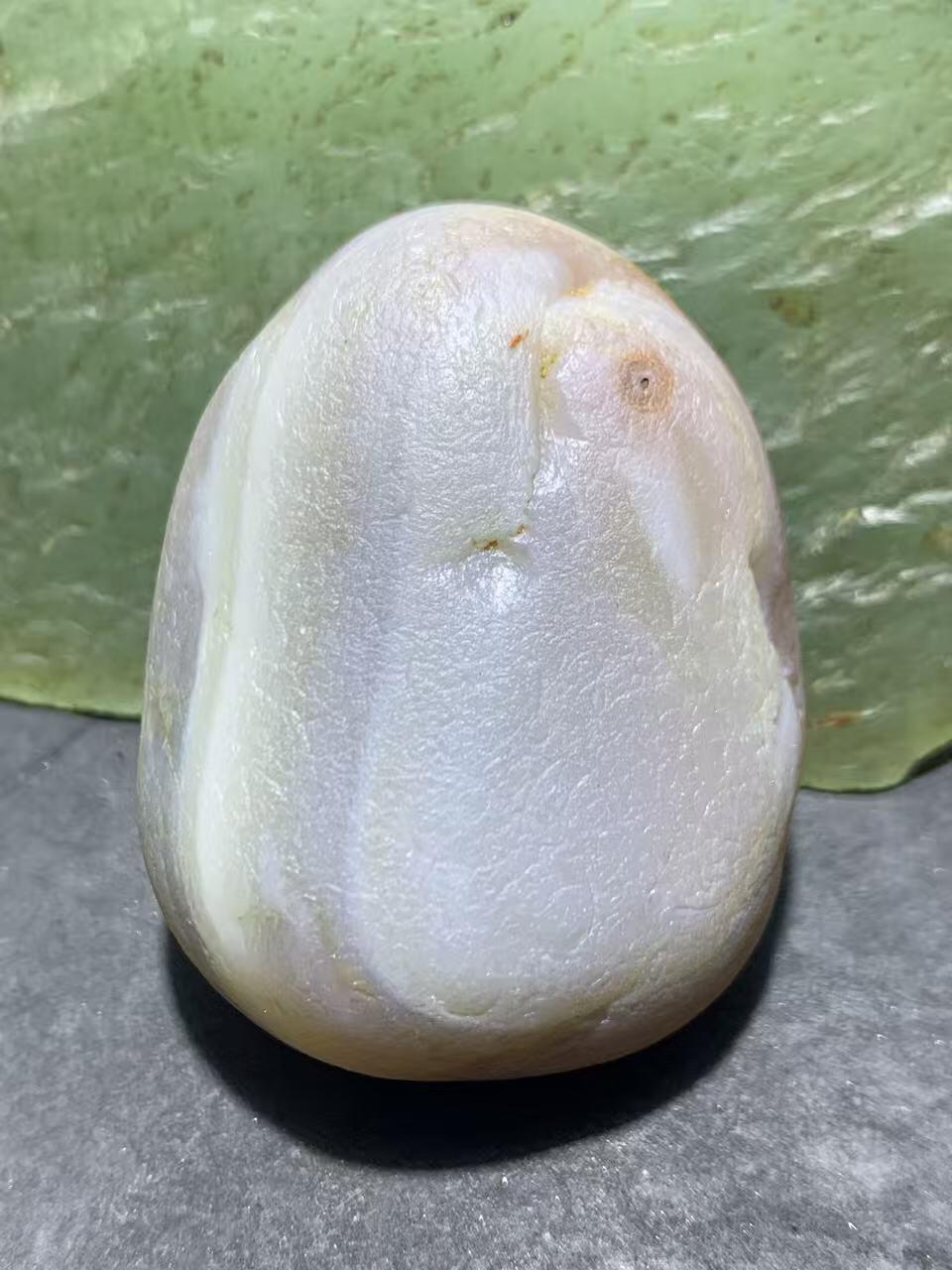 精美川料红白水冲籽南红玛瑙原石一颗，