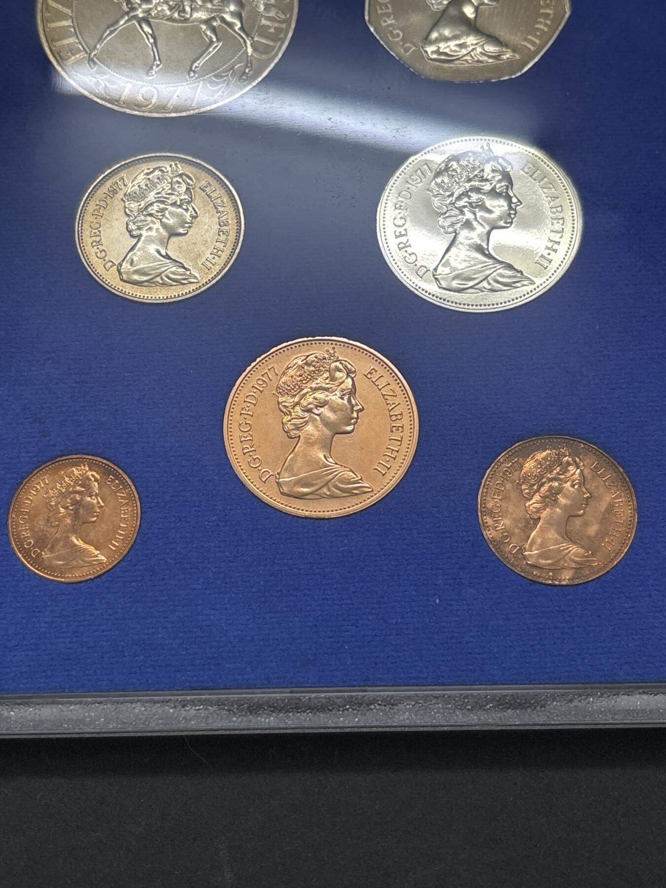 文馨钱币收藏 迎新纳福2026新年第一场（第 287 场）金银老铜币拍卖 原封原盒全新  1977 年英国 1/2 便士--登基 25 周年 1 克朗精制币带铜章一套