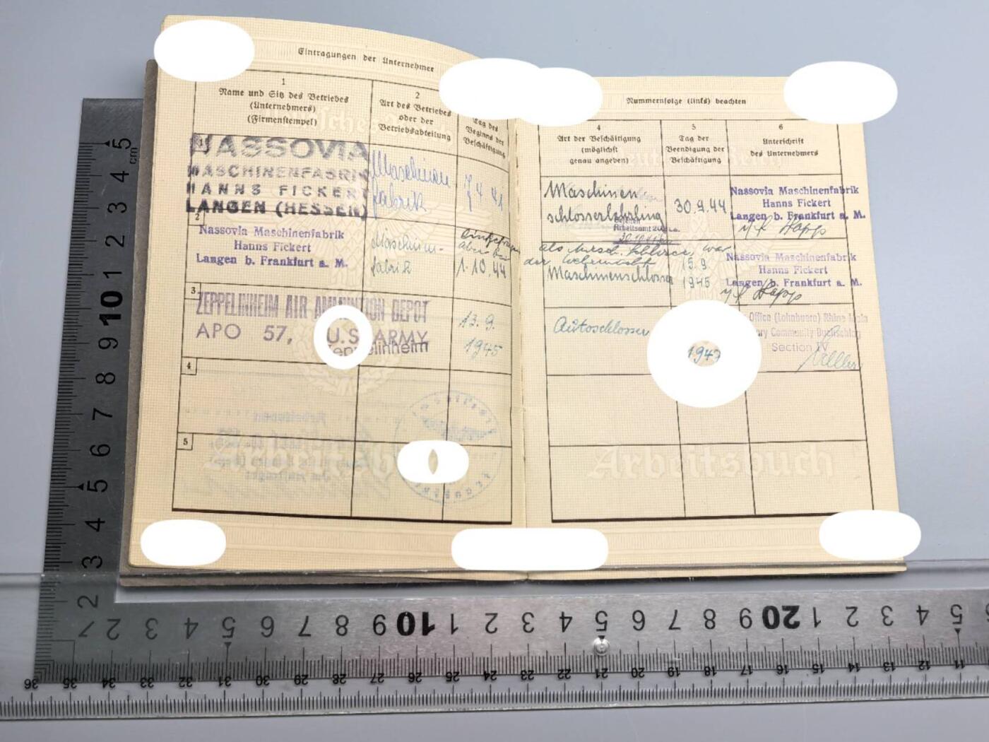 小驴勋章奖章收藏1月2日周五晚六点拍卖（珍爱和平，收藏战争，铭记历史，勿忘国耻，忠党爱国。有偿代拍，送拍规则在简介最后，参拍须阅读规则后再参拍，关系到运费包装发货时效真假辨别等关键信息，拍卖时不再发原图，看大图店主微信码在拍卖店铺介绍里） 得三工作本带两张照片