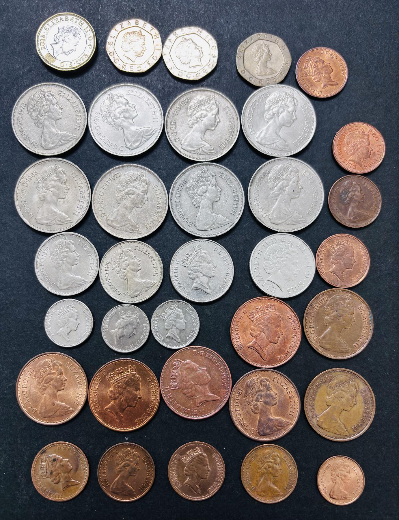 文馨钱币收藏 迎新纳福2026新年第一场（第 287 场）金银老铜币拍卖 英国各时期伊丽莎白二世 1/2 便士------1 磅双色纪念币共 35 枚，原光品相很多