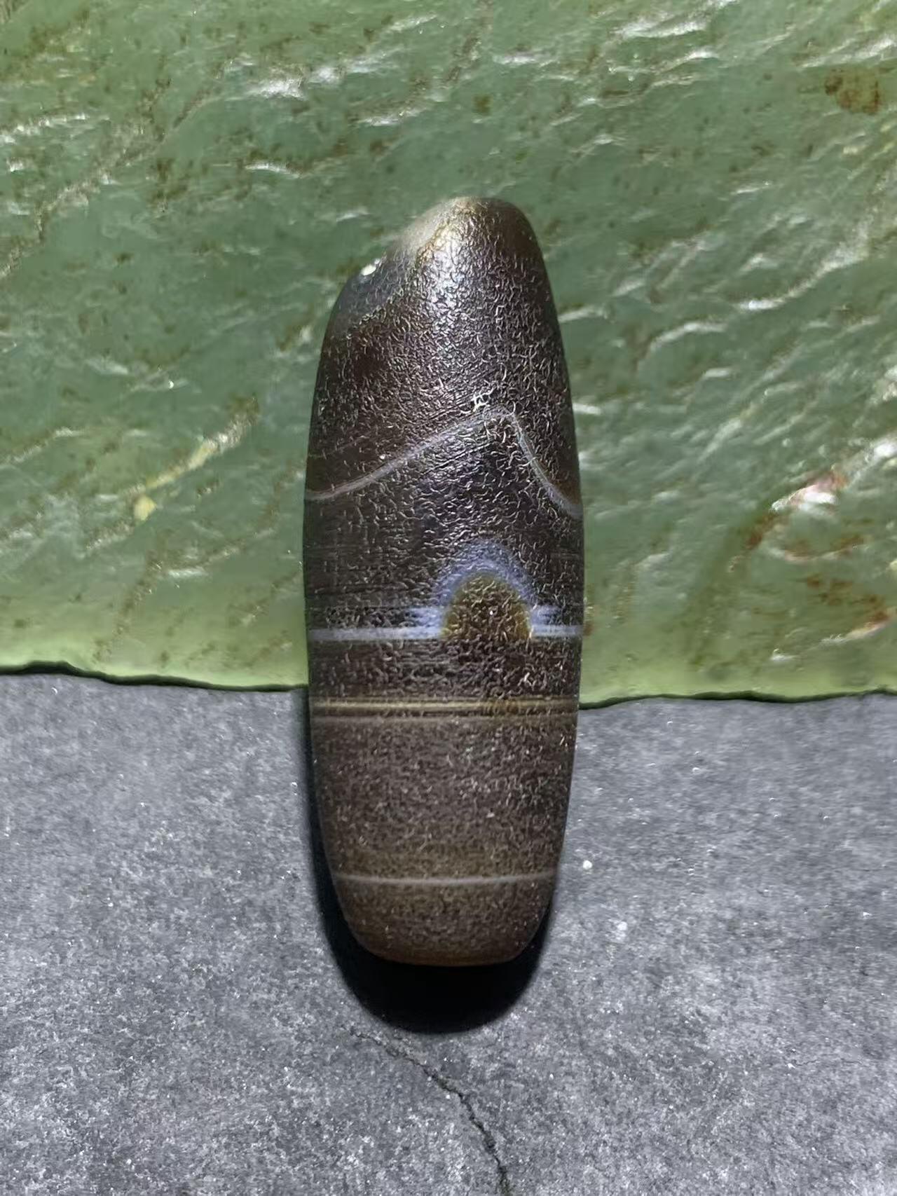 风化纹缠丝玛瑙瑕疵桶珠一个，