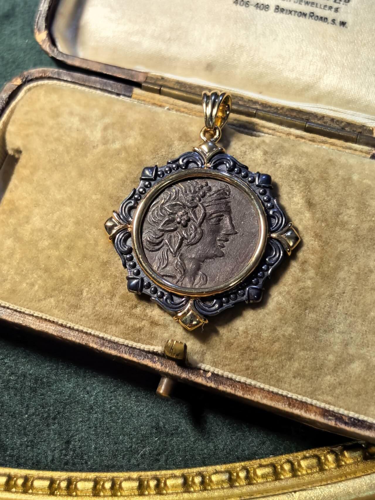 古希腊酒神古币吊坠