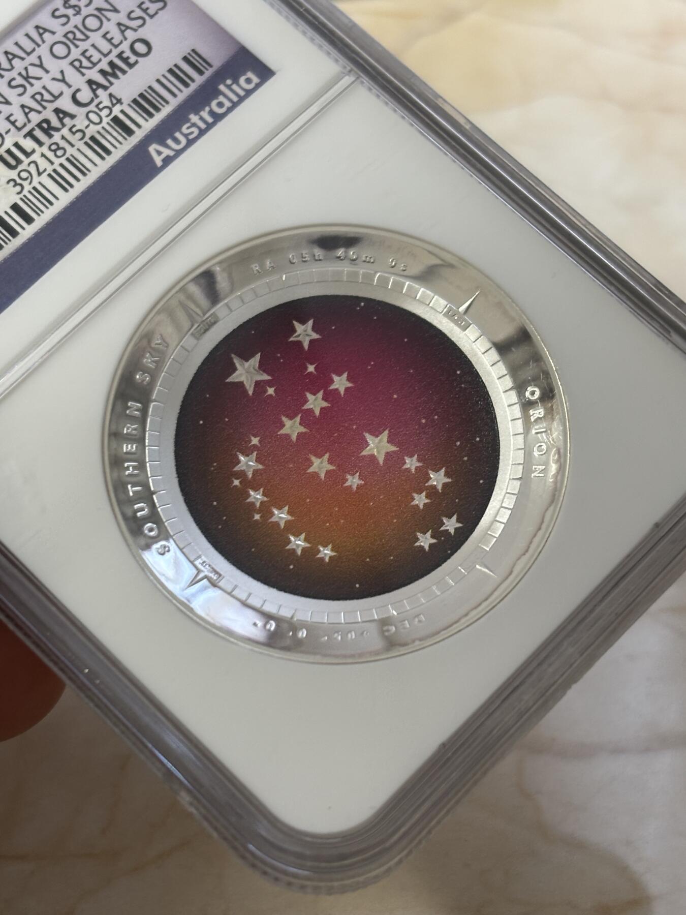 第186期拍卖 澳大利亚2014年南天星空系列3猎户座凹凸纪念1盎司彩色银币NGC-PF69，999银，发行10000枚