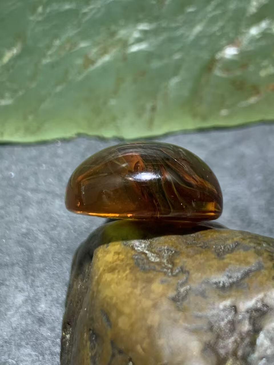 乌克兰花珀水滴形吊坠一个，