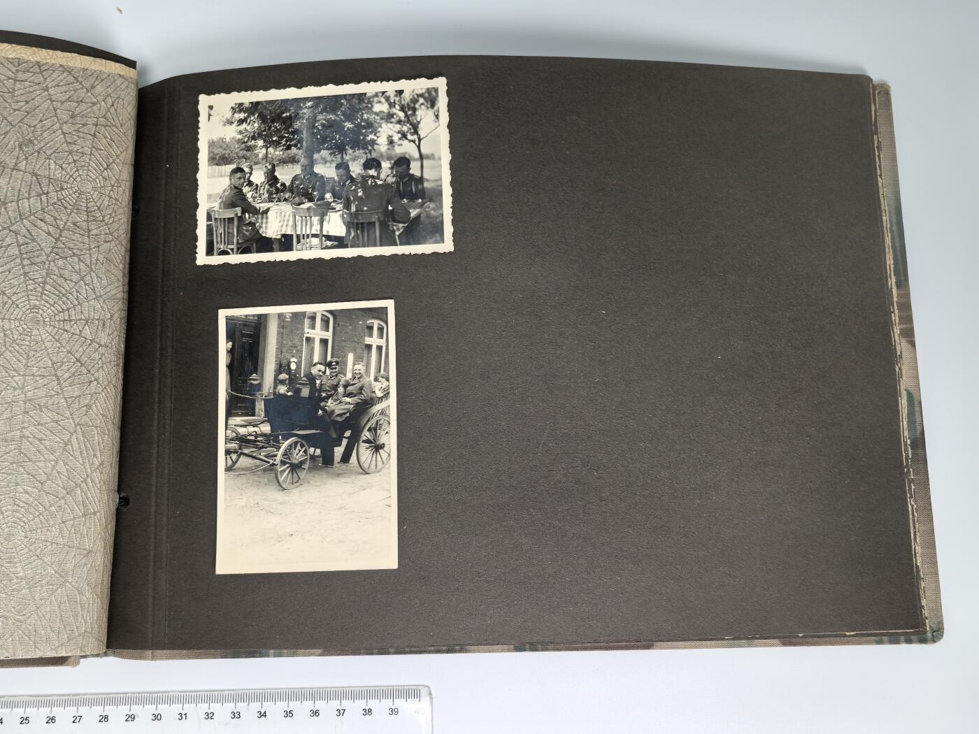 小驴勋章奖章收藏1月2日周五晚六点拍卖（珍爱和平，收藏战争，铭记历史，勿忘国耻，忠党爱国。有偿代拍，送拍规则在简介最后，参拍须阅读规则后再参拍，关系到运费包装发货时效真假辨别等关键信息，拍卖时不再发原图，看大图店主微信码在拍卖店铺介绍里） 得三军旅相册一本