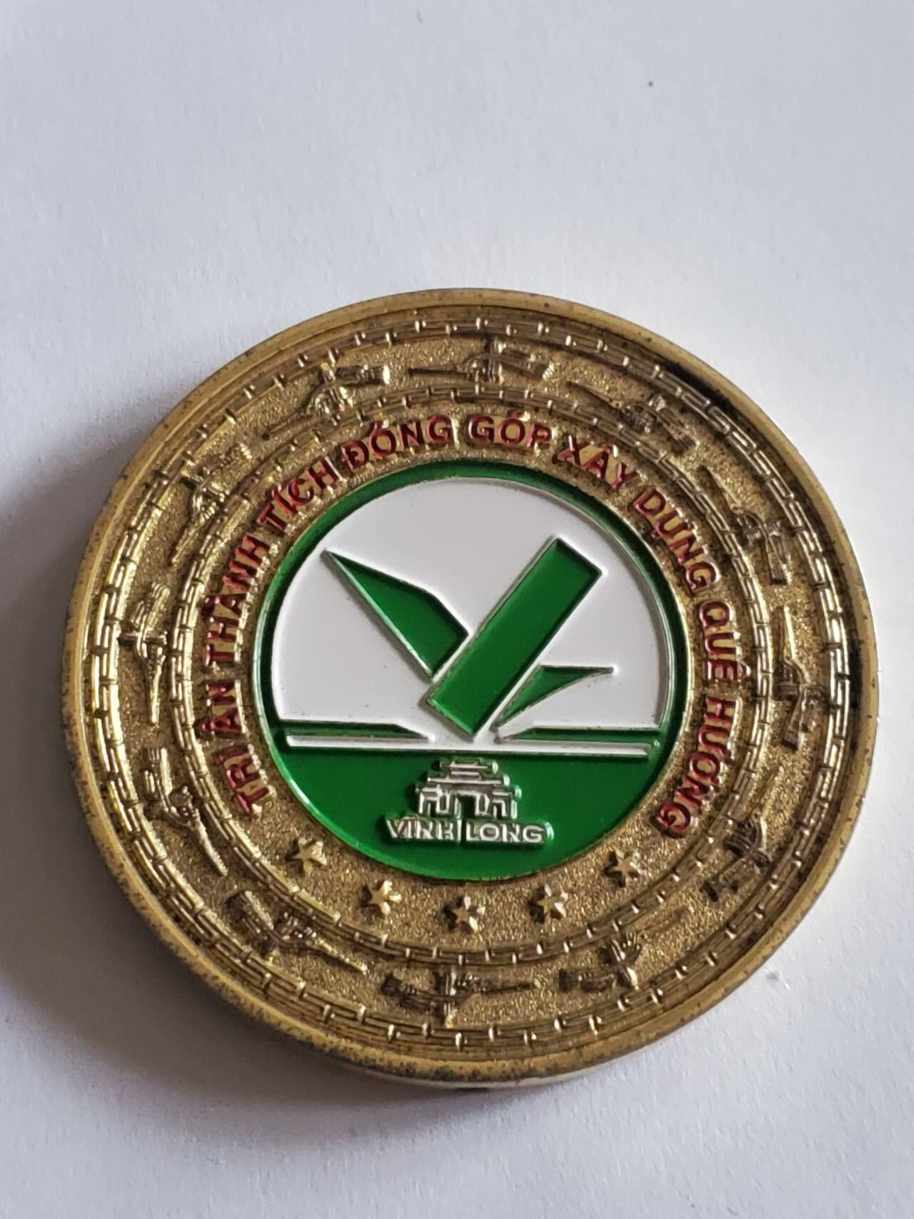 韵星假日拍卖第三十五期 -- Rimey Holidays Auction 34 越南社会主义共和国永隆省胡志明奖章（章牌类，颁发给省工作人员）