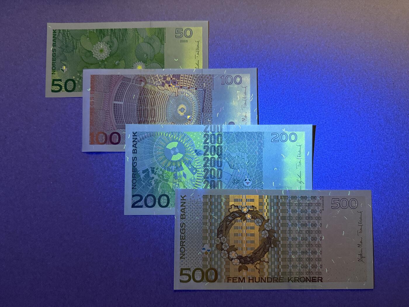 《艾美收藏》第227期-1.3周六外币黄金场-马年首拍 挪威100-500克朗4张 UNC 90-00年代版本