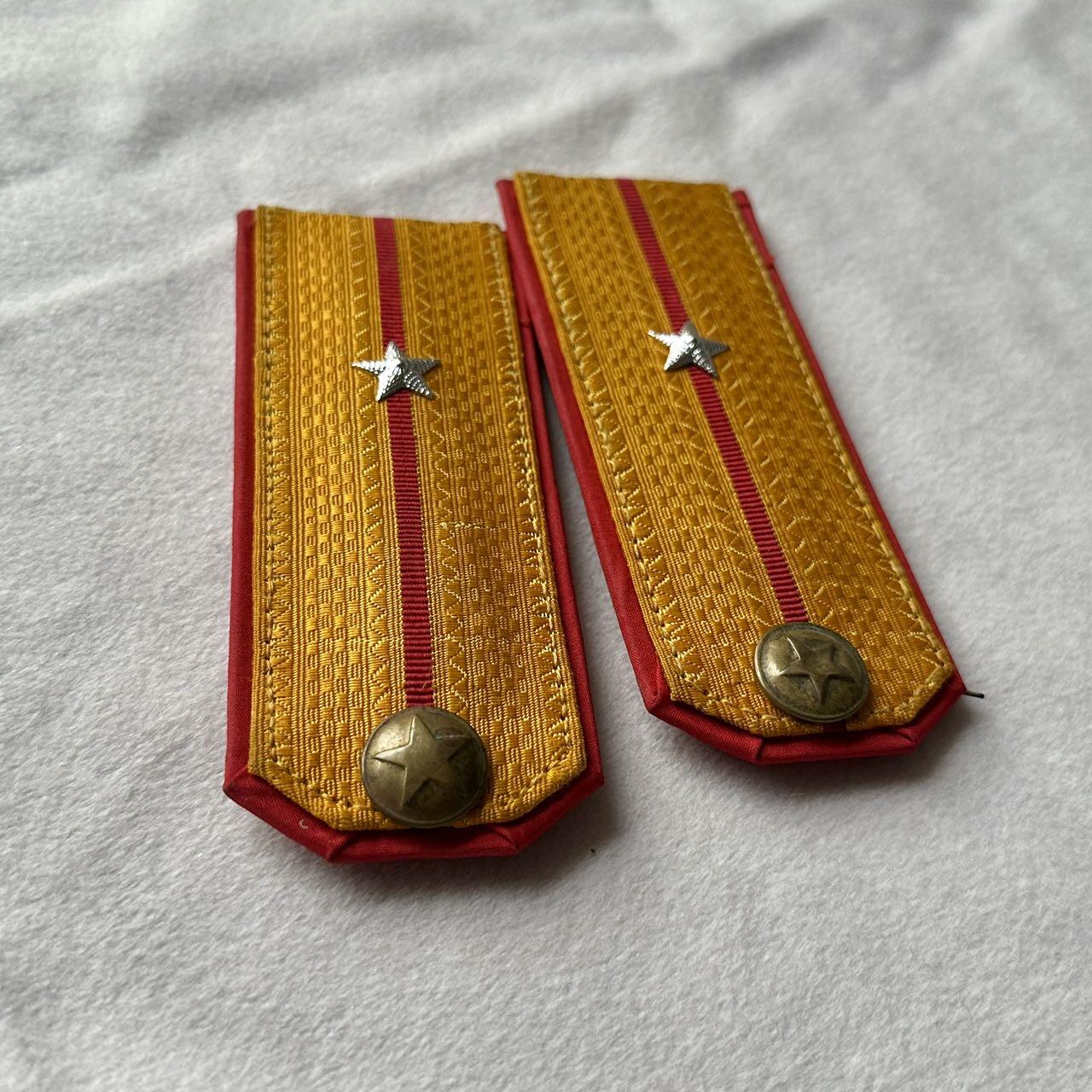 【第肆場】近代勋奖章徽章服饰杂项专场 朝鲜人民军肩章