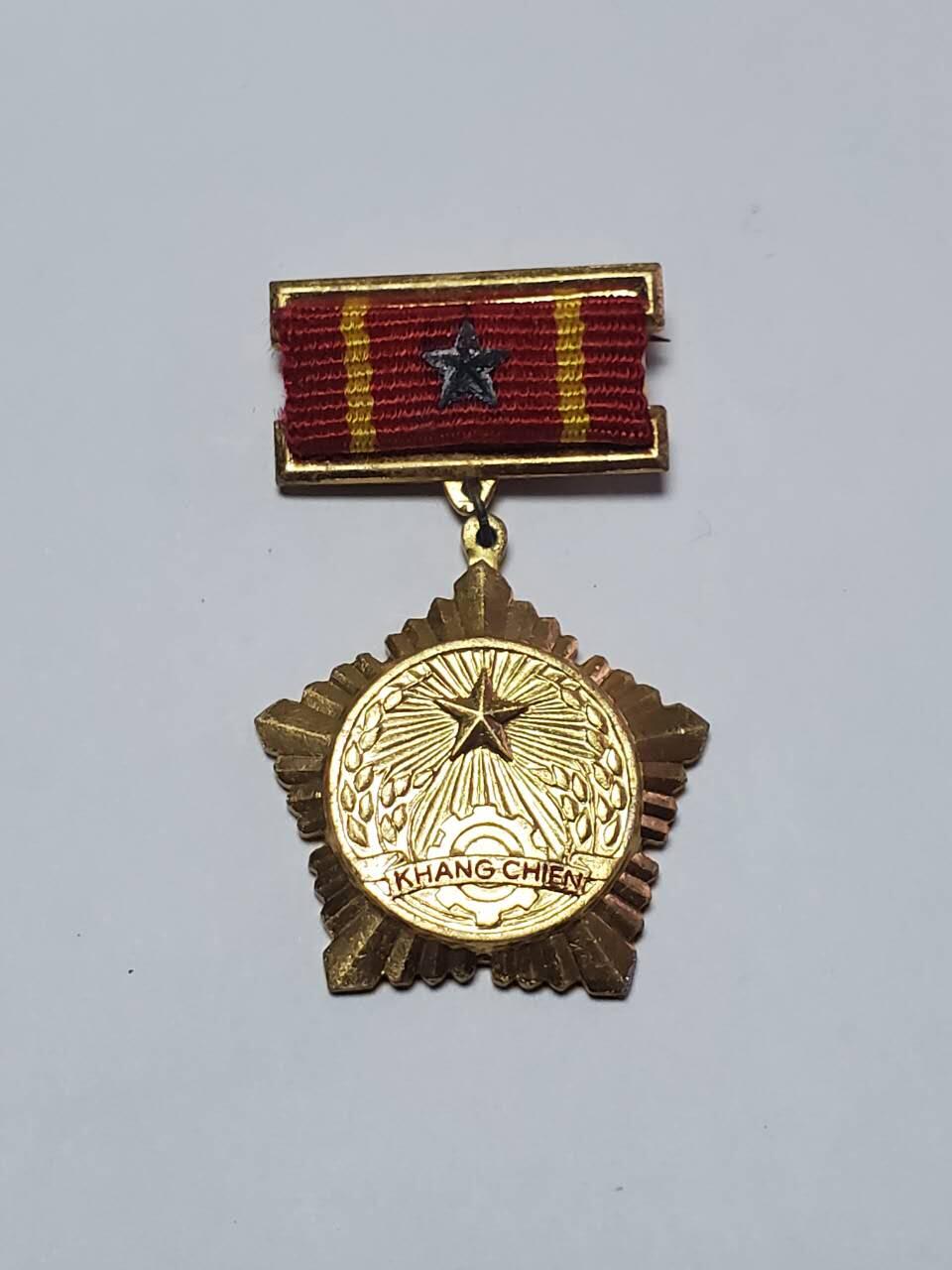 韵星假日拍卖第三十五期 -- Rimey Holidays Auction 34 越南社会主义共和国二级抗战奖章 铜镀金 早期版本