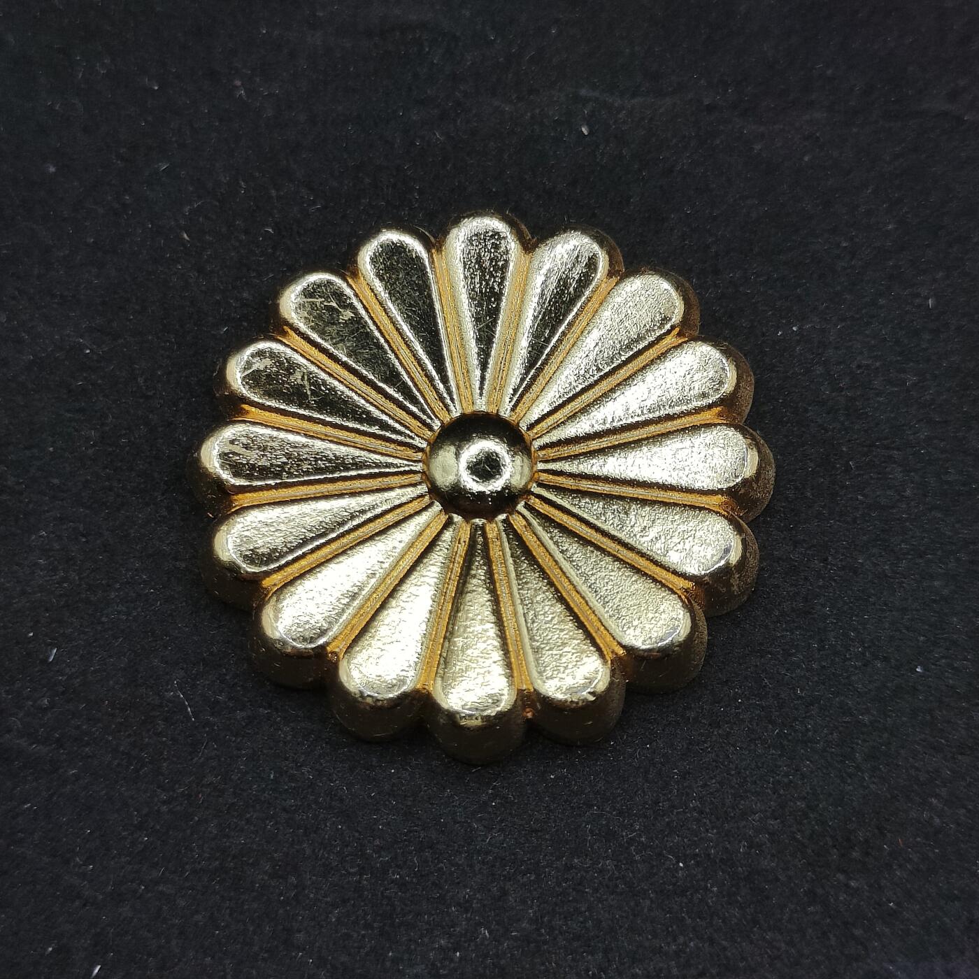 0元起拍勋章 第322期 咸鱼国勋章拍卖专场 1月4日（周日）下午6：00开始 金属菊花纹徽章