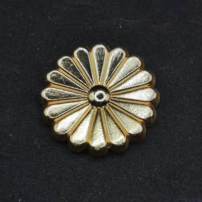 0元起拍勋章 第322期 咸鱼国勋章拍卖专场 1月4日（周日）下午6：00开始 - 金属菊花纹徽章