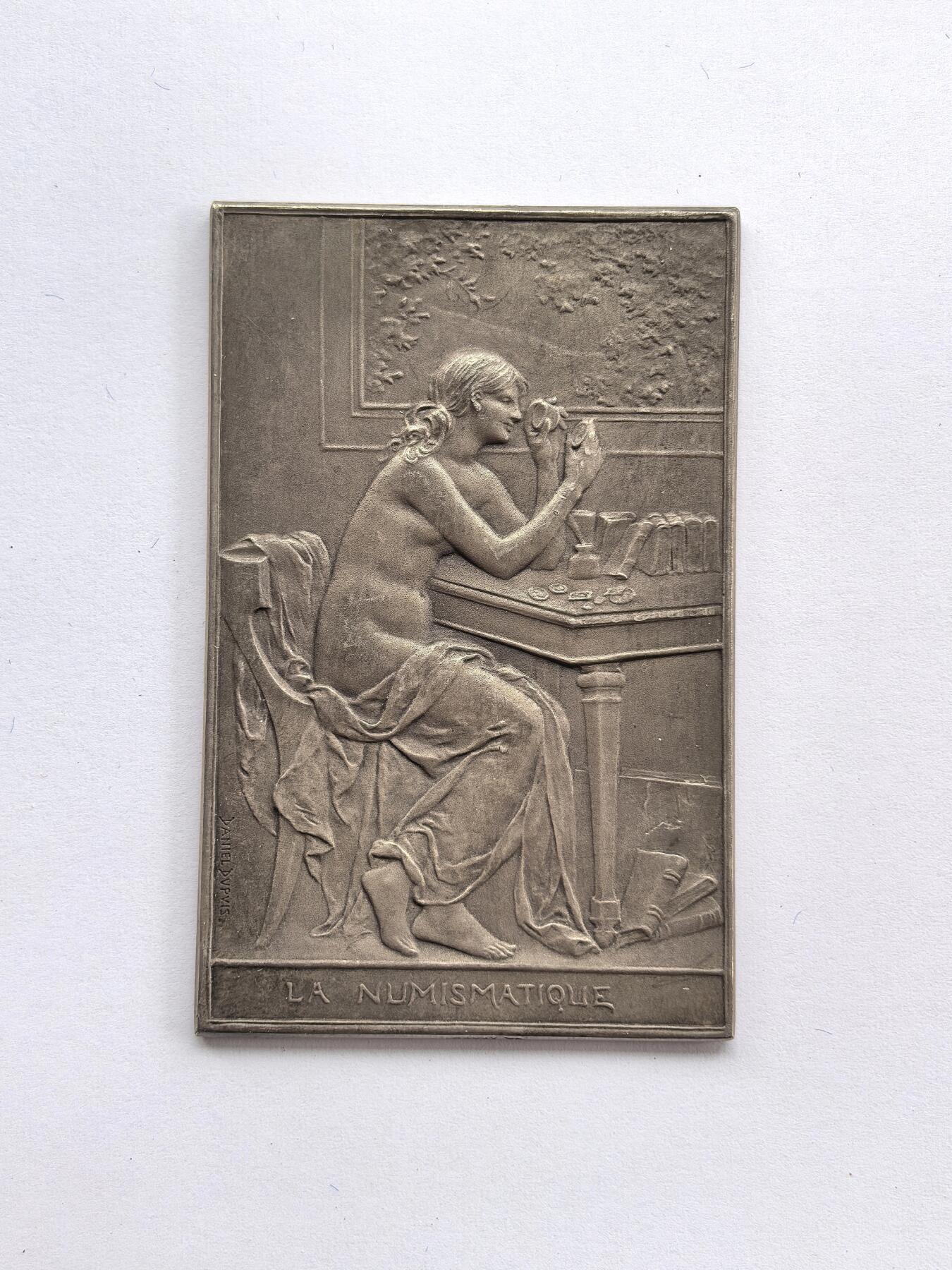 博洋堂“岁启嘉年”2026新年精品大拍专场暨第155期（全场包邮） 1900年国际钱币学大会纪念银章，作者dupuis，超级经典新艺术章牌，品相上佳，边铭Argent+丰饶角，60.5 x 39 毫米，48克。稀少品种