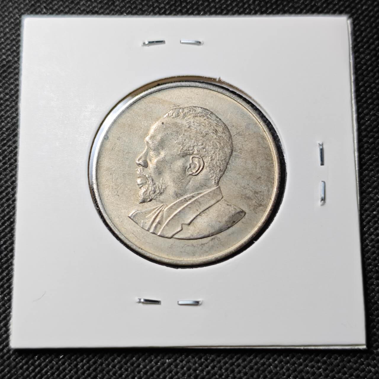 KK钱币收藏小铺  第383期  2月预留时间 周末发货  1967肯尼亚1先令 头像无字版