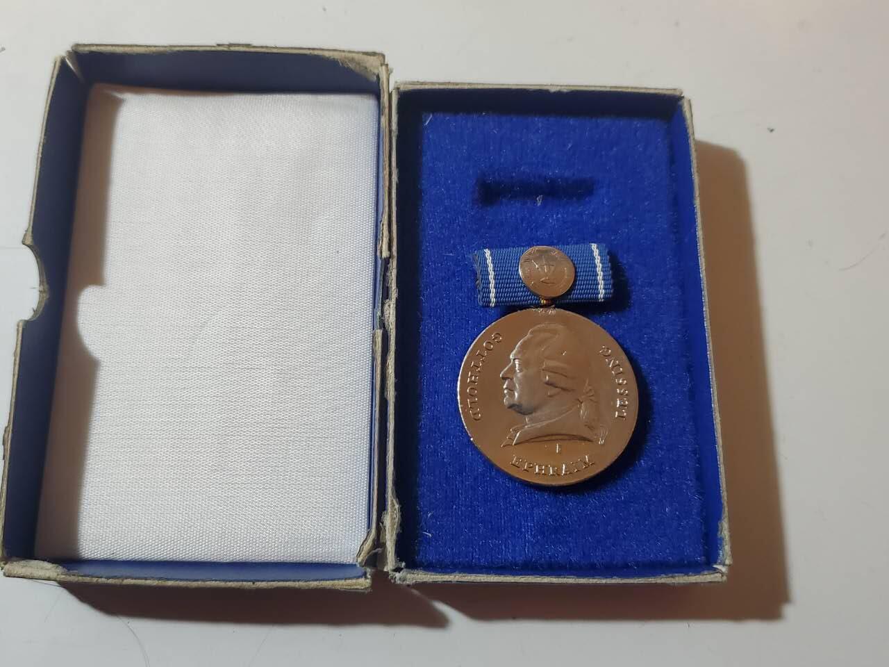 韵星假日拍卖第三十五期 -- Rimey Holidays Auction 34 民主德国银级莱辛奖章 铜镀银 带原盒