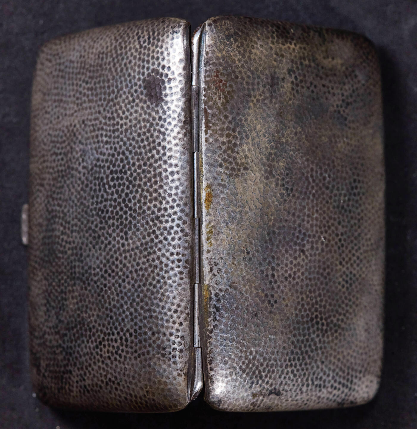 【俄甄集藏】2026年(046)01-07 星期三 晚 19:30 全场包邮 德国1909年内镀金古董银烟盒，长：85mm，宽：60mm，厚：13mm，重量：65.53克，内有铭文