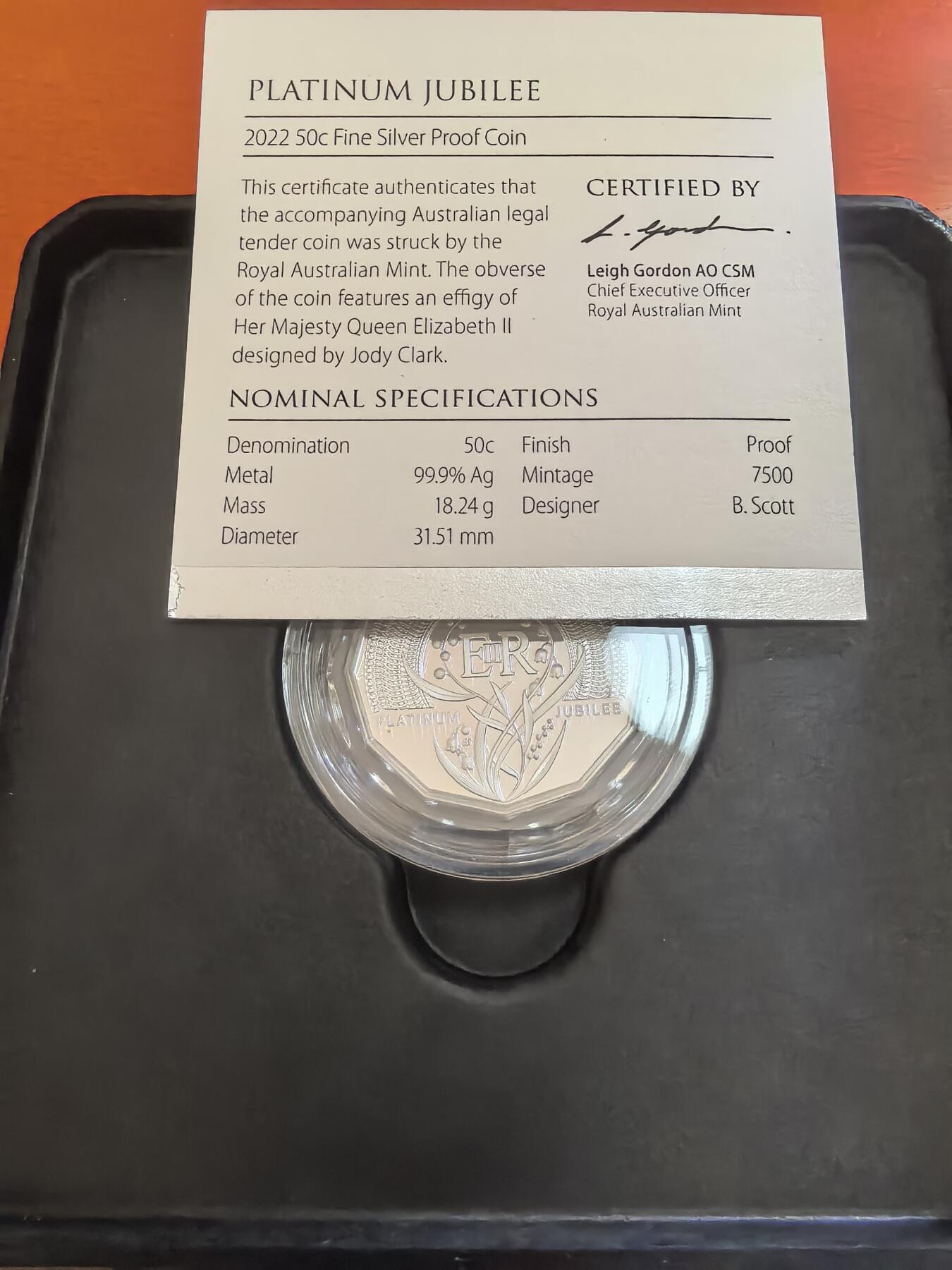 长老汇蛇年精选第九十一场拍卖 2022澳大利亚女王在位70周年50分多边形精制银币，18.24克999银，盒证全，7500枚