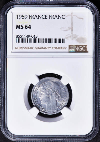 【俄甄集藏】2026年(046)01-07 星期三 晚 19:30 全场包邮 - 法国1959年吉士帽1法郎铝币，NGC MS64，转光品相