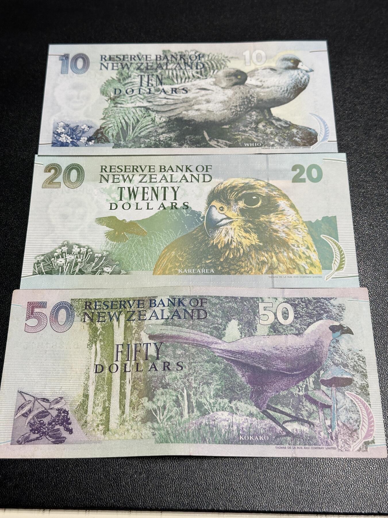 《外钞收藏家》第五百九十九期（畅拍场）（本平台长期征集拍品、欢迎藏友们联系合作） 新西兰10和20元UNC-/50元非全新一起