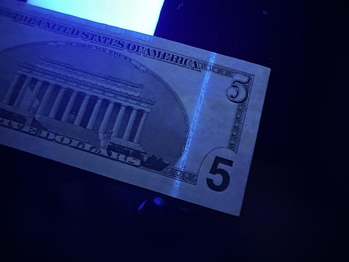 《外钞收藏家》第五百九十九期（畅拍场）（本平台长期征集拍品、欢迎藏友们联系合作） 美国彩版5和10全新+大头5UNC-、小头5美元AU 一起