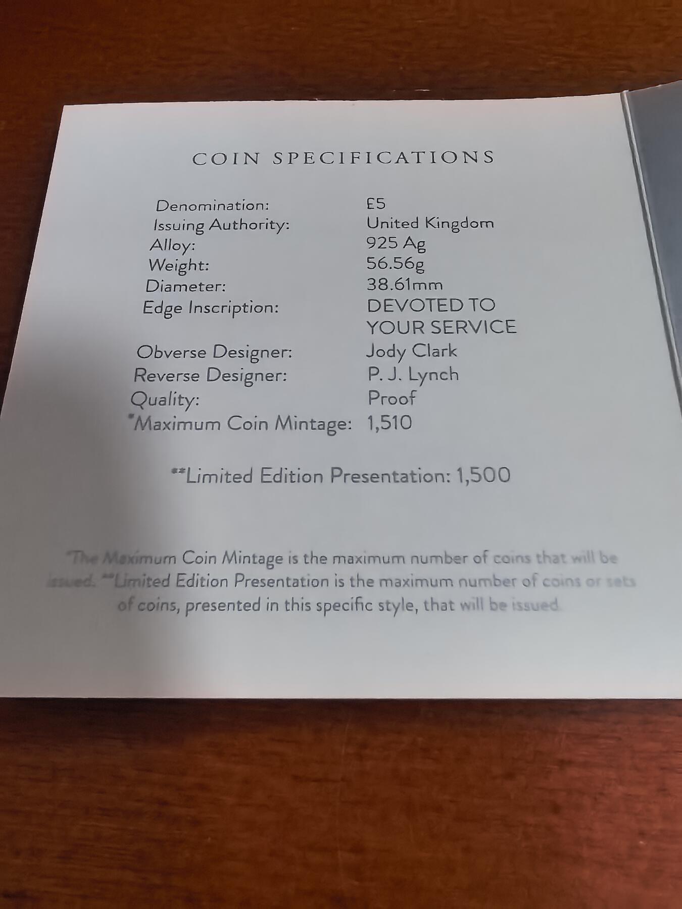 长老汇蛇年精选第九十一场拍卖  2022英国女王勋章系列5英镑加厚精制银币，56.56克925银，盒证全，1500枚