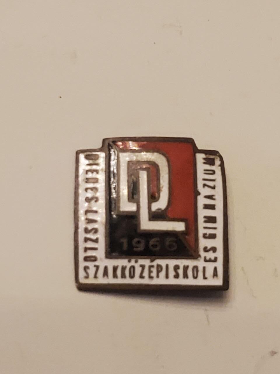 韵星假日拍卖第三十五期 -- Rimey Holidays Auction 34 匈牙利人民共和国DIENES LÁSZLÓ学校1966共产主义时期校徽 热珐琅