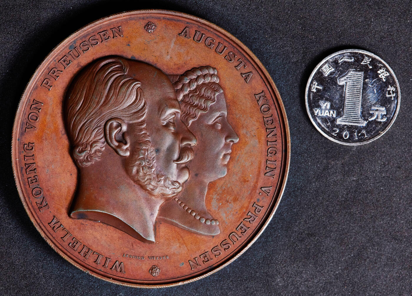 【俄甄集藏】2026年(046)01-07 星期三 晚 19:30 全场包邮 德国普鲁士1870年威廉一世夫妇头像纪念莱茵河铁路大桥建成大铜章，直径：70mm，重量：158.67克，名誉品种