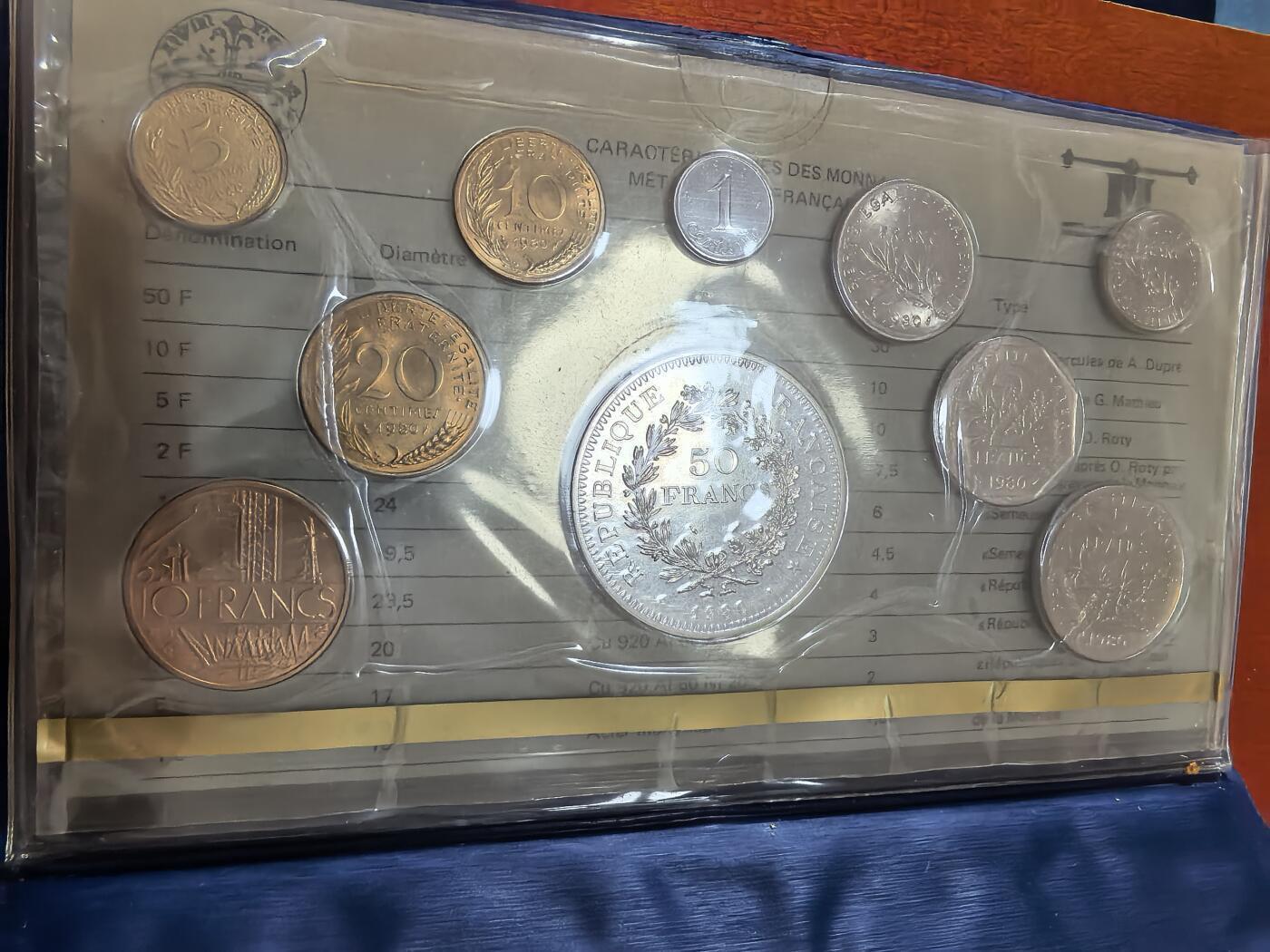 长老汇蛇年精选第九十一场拍卖 1980法国10枚套原装大钱包，含50法郎大力神银币1枚，1980发行量最少的一年