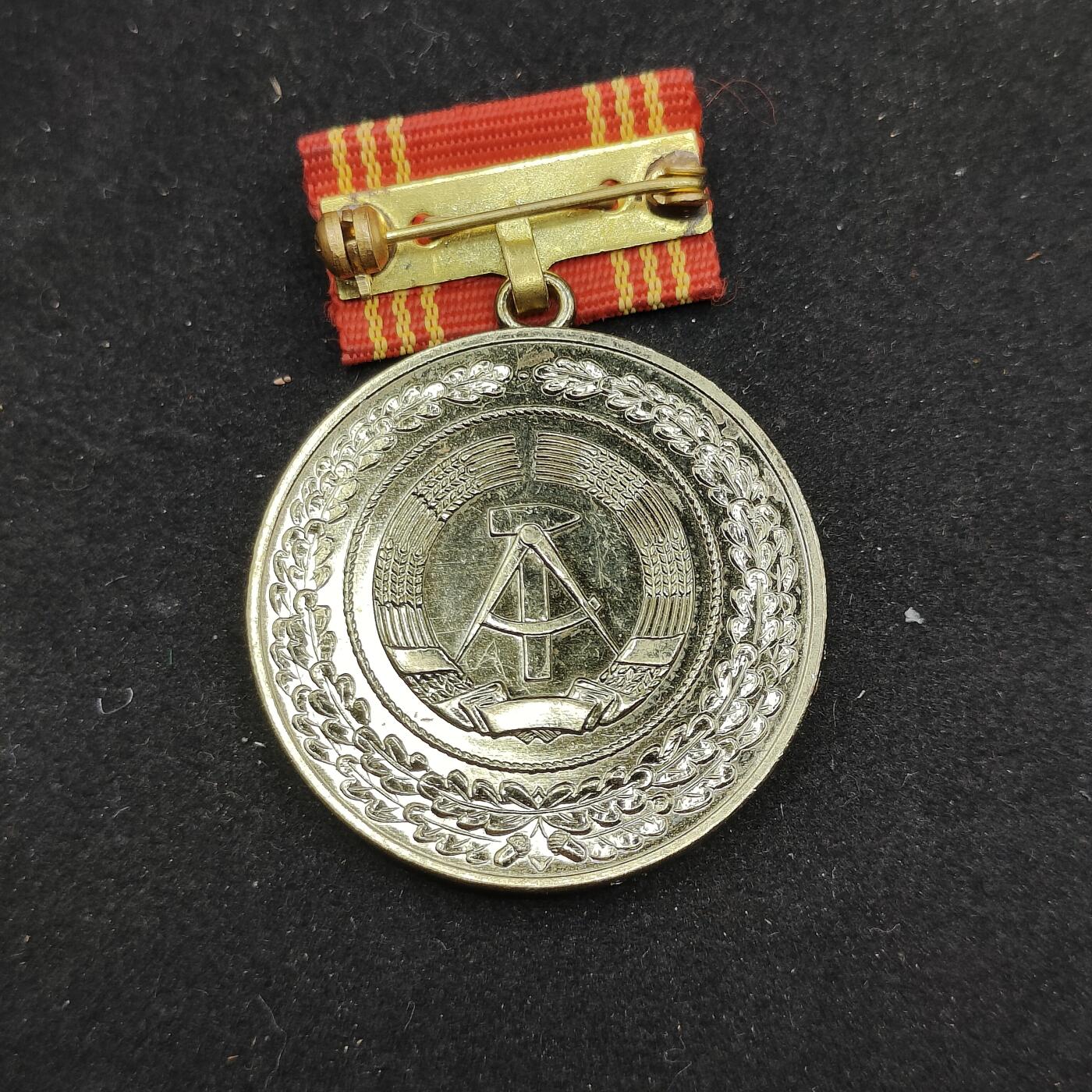 0元起拍勋章 第322期 咸鱼国勋章拍卖专场 1月4日（周日）下午6：00开始 东德内务部服役章