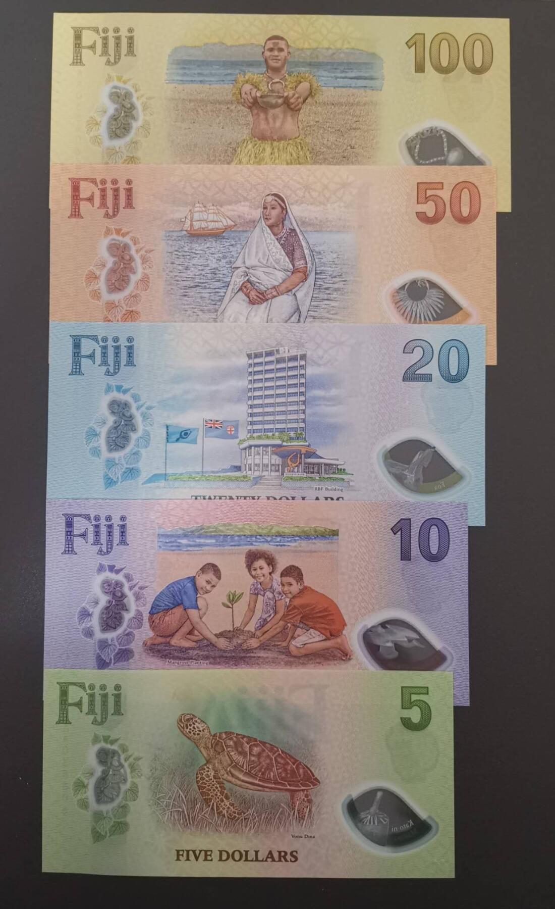 《艾美收藏》第227期-1.3周六外币黄金场-马年首拍 斐济2025年新版塑料钞首发AA冠5枚大全套无47全新UNC 颜值超高