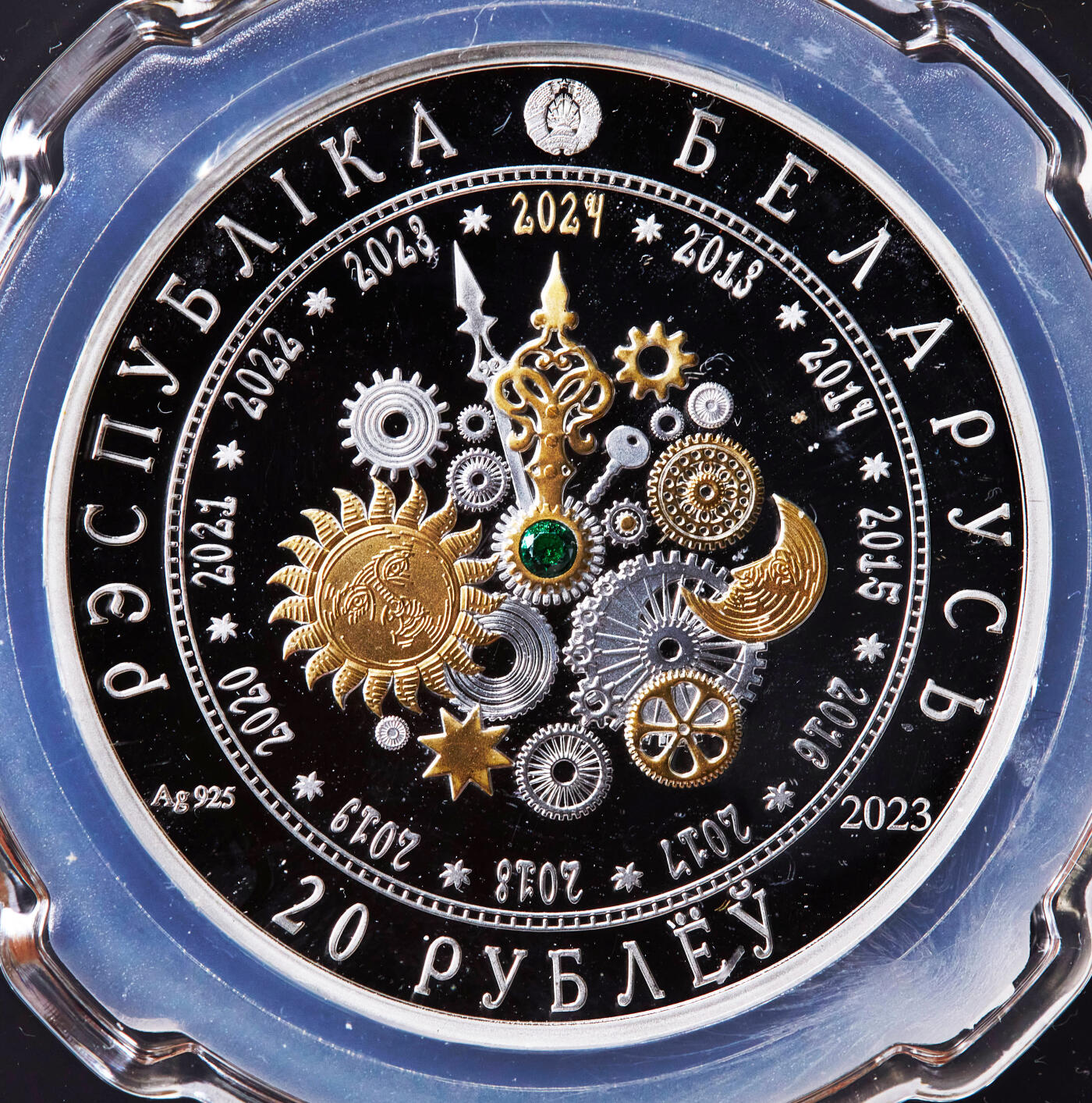 【俄甄集藏】2026年(046)01-07 星期三 晚 19:30 全场包邮 白俄罗斯2023年中国龙年20卢布镶嵌宝石镀金精制大银币，信泰 PF69UC，重33.63克，92.5%银，含纯银1盎司，发行量1199枚