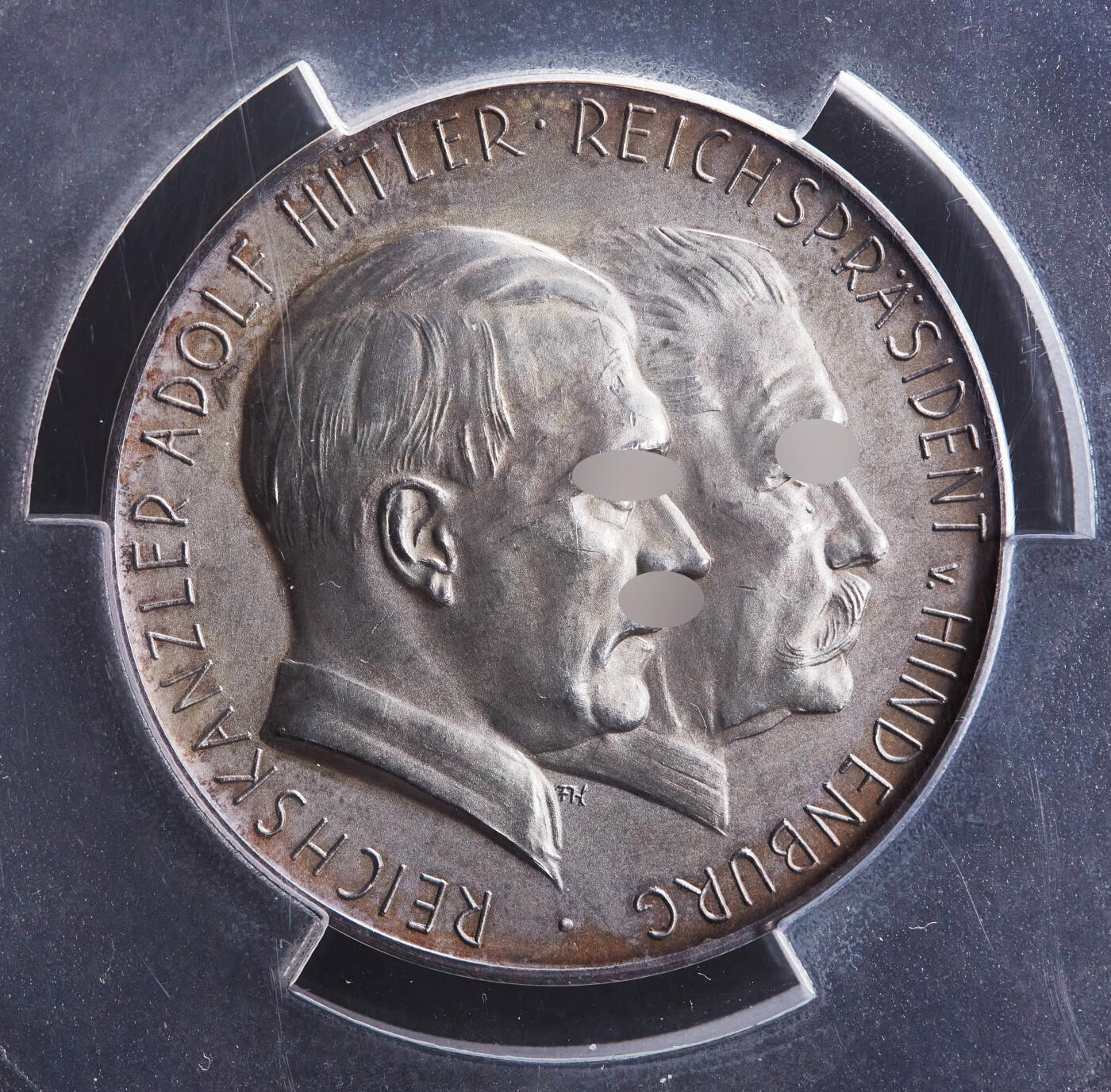 【俄甄集藏】2026年(046)01-07 星期三 晚 19:30 全场包邮 德国第三帝国1933年纪念兴登堡与总理执政大银章，PCGS SP64，大盒封装，稀有品种，原味包浆，冠军，原图联系客服或关官网查看