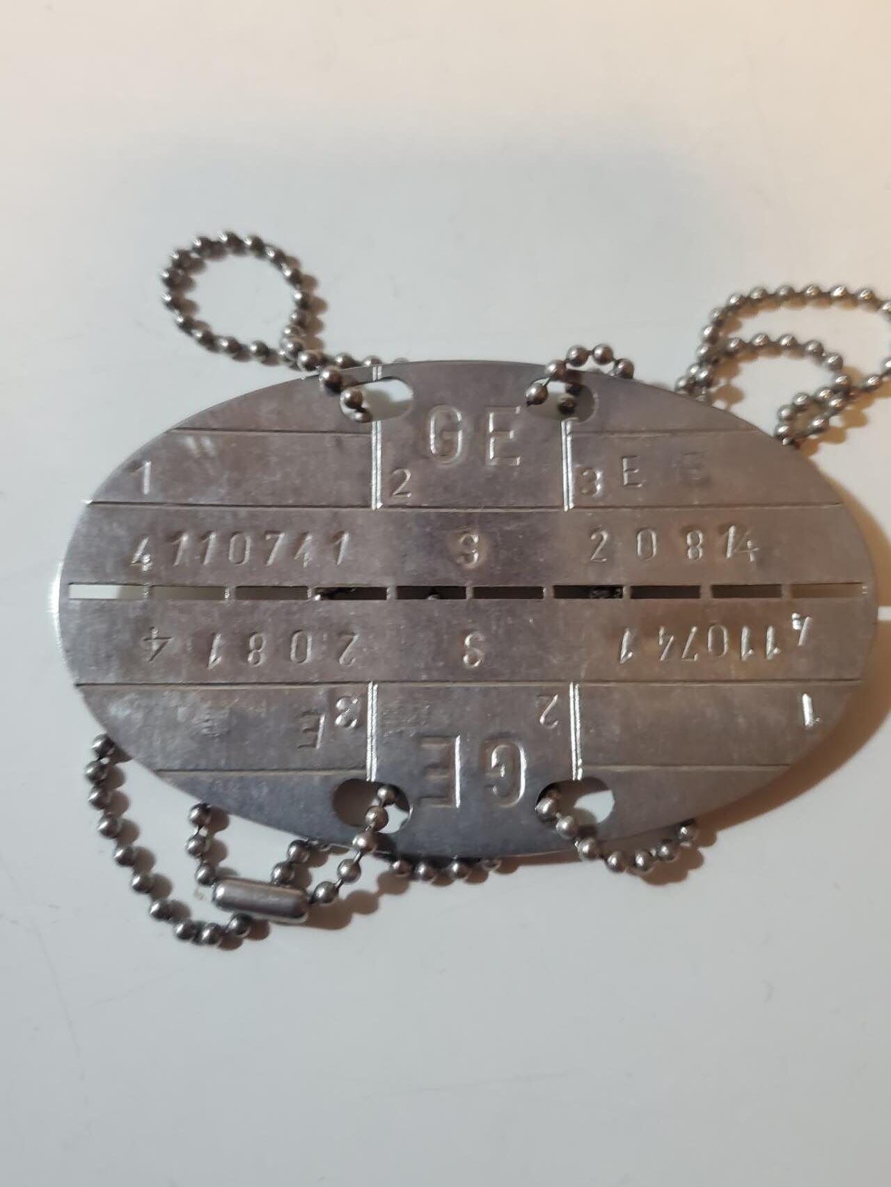 韵星假日拍卖第三十五期 -- Rimey Holidays Auction 34 联邦德国（西德）士兵证套证 Sievers Friedhelm 带有士兵证 记录了其服役状态和刻字实发狗牌 和服役纪念别针