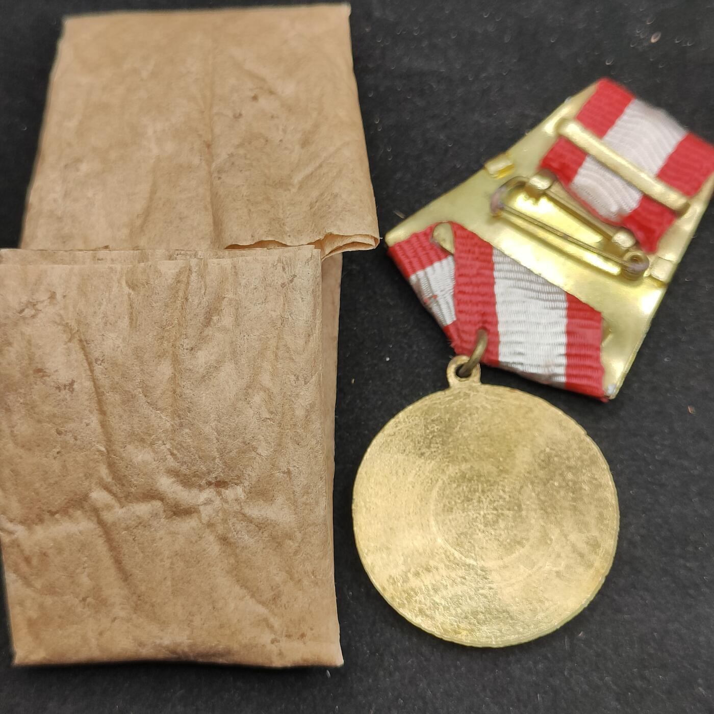 0元起拍勋章 第322期 咸鱼国勋章拍卖专场 1月4日（周日）下午6：00开始 阿尔巴尼亚优秀服役奖章 带油纸包