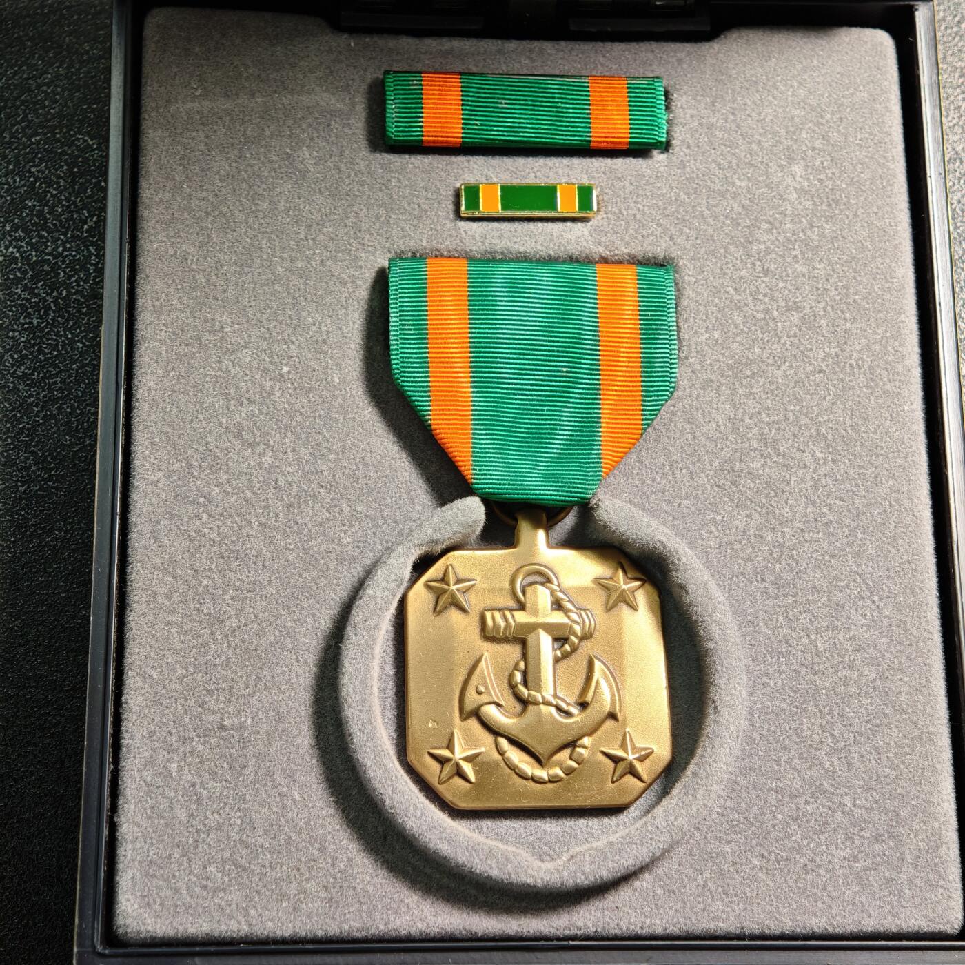 【德藏】世界币章拍卖第160期 美国海军成就奖章 原盒带略和珐琅略 直径约：32.3mm/仅章；重约：28.1g