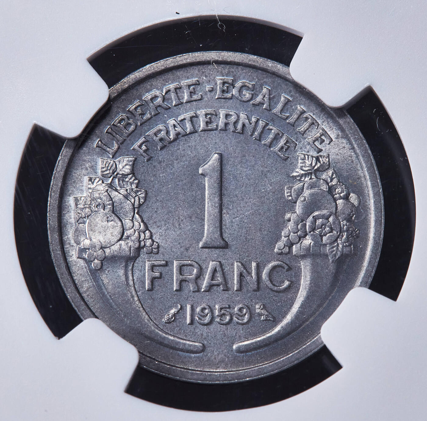 【俄甄集藏】2026年(046)01-07 星期三 晚 19:30 全场包邮 法国1959年吉士帽1法郎铝币，NGC MS64，转光品相