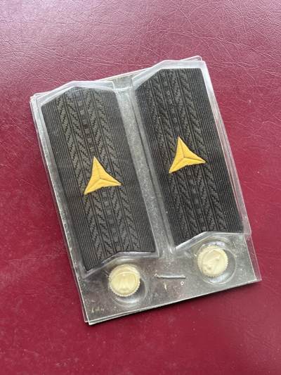 八九十年代朝鲜刺绣丝织章专场拍卖 - 九十年代朝鲜社会主义国家苏式原始状态丝织章