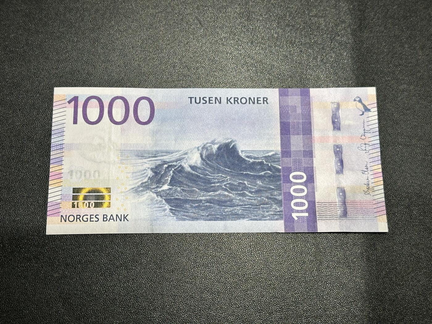 《外钞收藏家》第五百九十九期（畅拍场）（本平台长期征集拍品、欢迎藏友们联系合作） 2019年挪威1000克朗 大海浪 AU品相 无47靓号