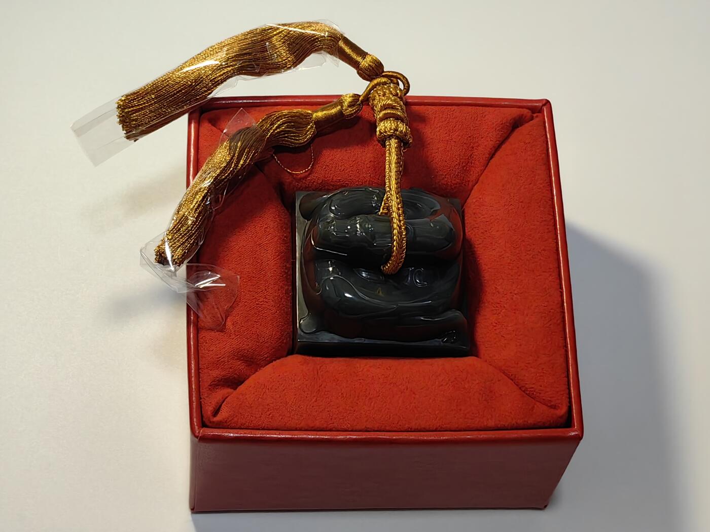 百年传承龙鳞双宝金银纪念币及和田玉玉玺