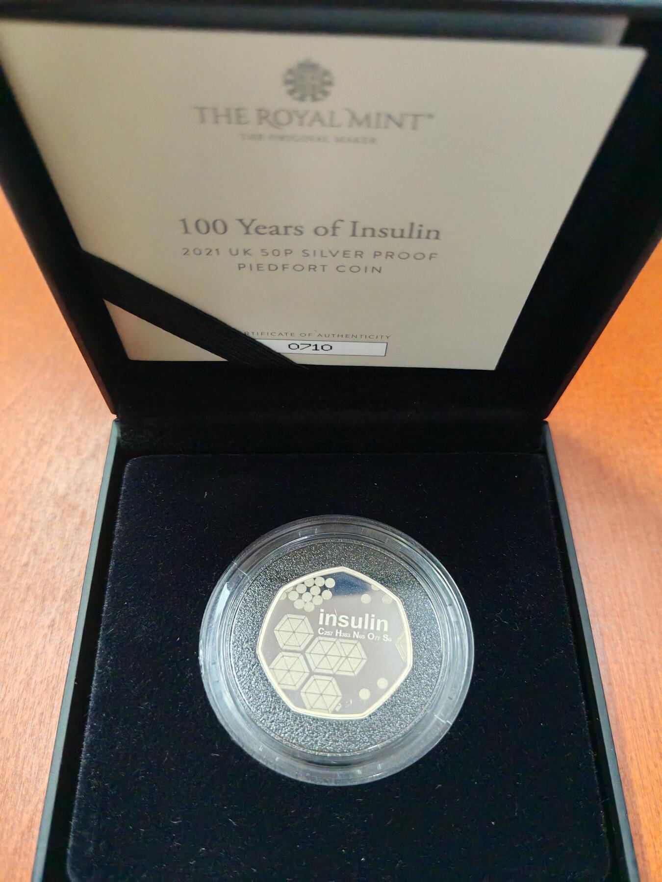 长老汇蛇年精选第九十一场拍卖 2021英国发现胰岛素百周年50便士精制加厚银币，16克925银，1500枚，盒证全