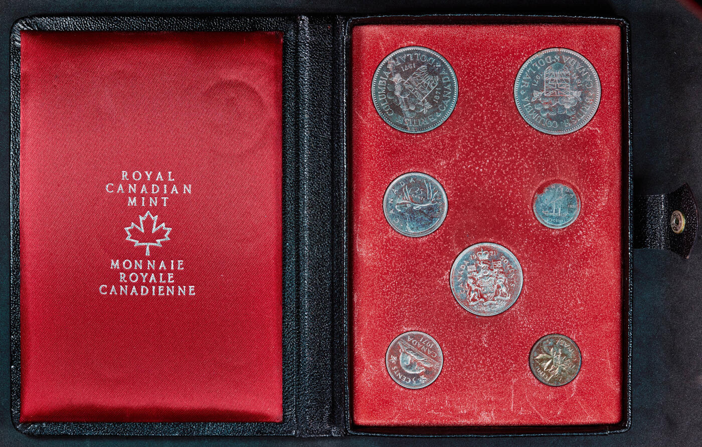 【俄甄集藏】2026年(046)01-07 星期三 晚 19:30 全场包邮 加拿大1971年纪念哥伦比亚省成立百年1分-1元盒装硬币7枚套，外皮磨损币面氧化严重，内包装老化