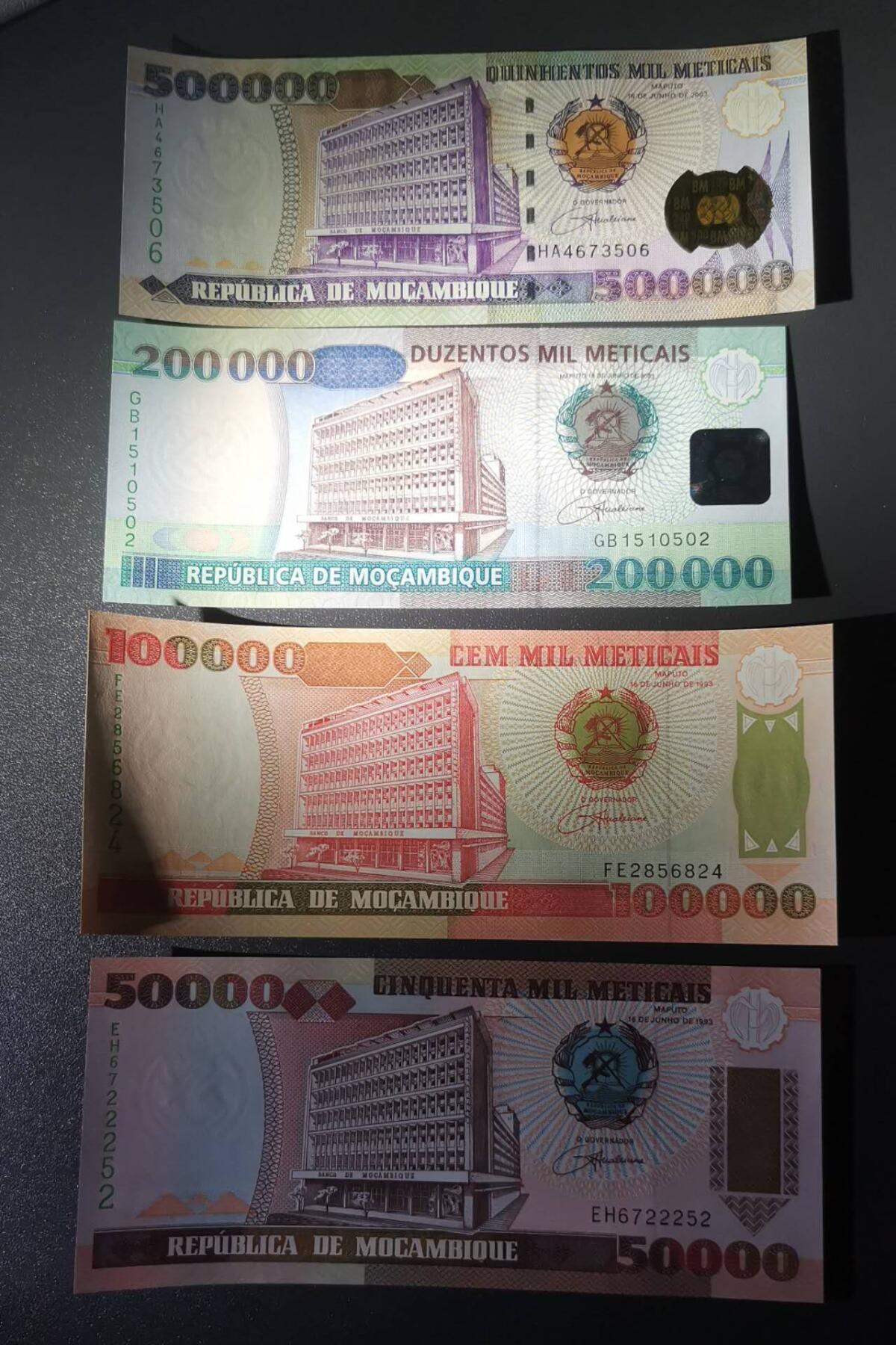 《艾美收藏》第227期-1.3周六外币黄金场-马年首拍 莫桑比克全套全新UNC