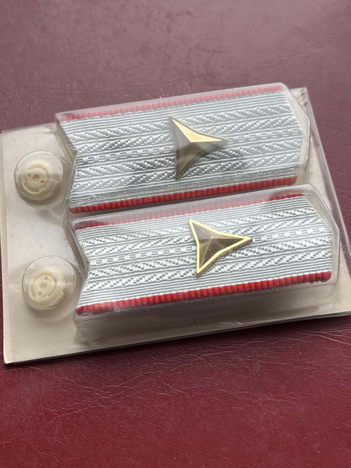 八九十年代朝鲜刺绣丝织章专场拍卖 朝鲜社会主义国家苏式原始状态丝织章12