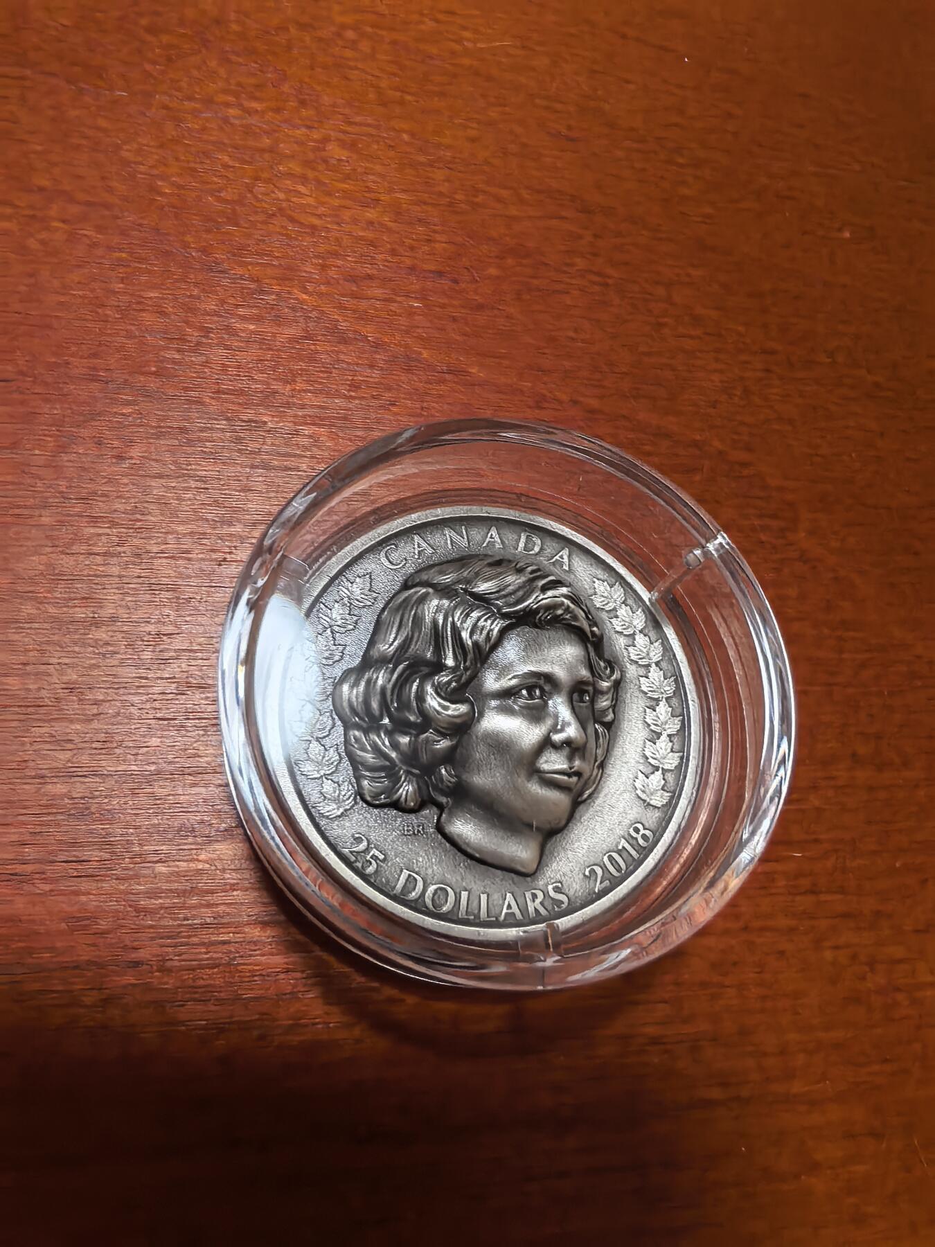 长老汇蛇年精选第九十一场拍卖 2018加拿大伊丽莎白二世25加元超高浮雕仿古银币，34克9999银，盒证全，4500枚
