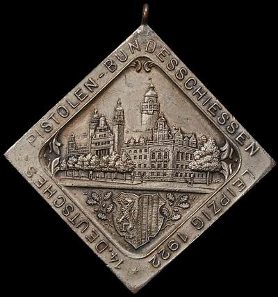 修遠堂世界钱币第一百期 - 1922年德国莱比锡射击协会新射击场启用纪念徽章，铜鎏银，非常稀少的菱形造型，59.70mmX56.32mm，33.28g