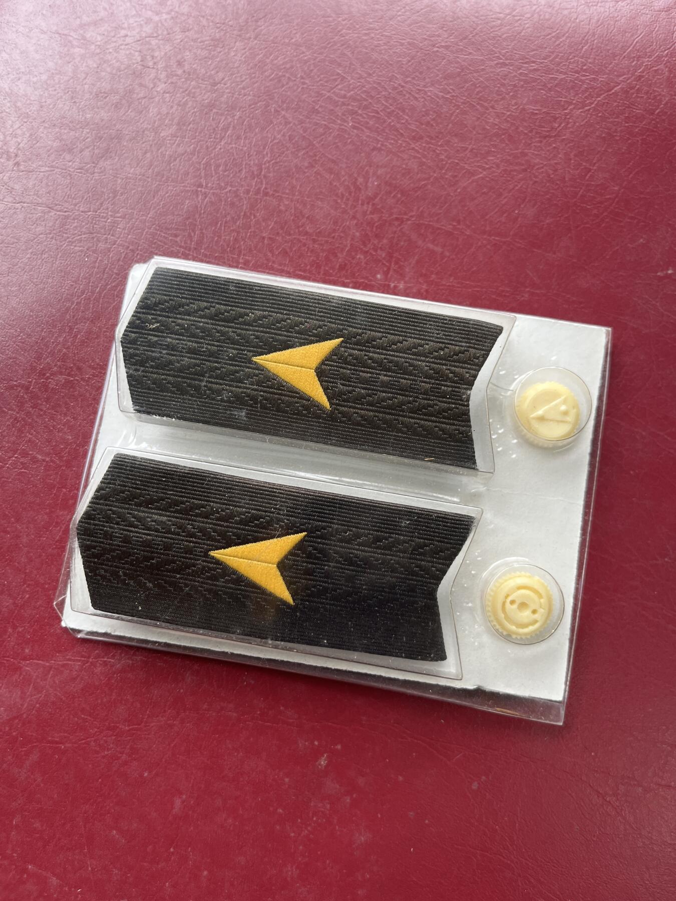 八九十年代朝鲜刺绣丝织章专场拍卖 九十年代朝鲜社会主义国家苏式原始状态丝织章